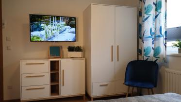 AT Schlafzimmer grün FS