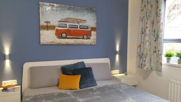 AT Schlafzimmer blau