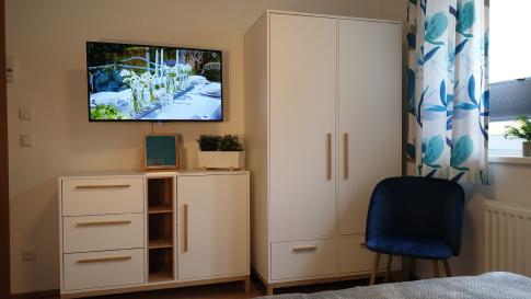AT Schlafzimmer grün FS